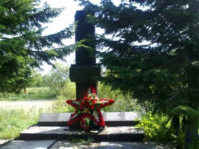 Братская могила советских воинов
