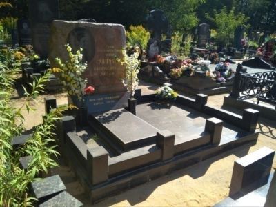 Могила Героя Советского Союза Смирновой М.В. (1920-2002), 1944 г., 2002 г.