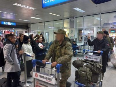 Демобилизованных и раненого участников СВО встретили в аэропорту Якутска