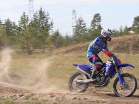 В Кысыл-Сыре прошли соревнования по мотокроссу