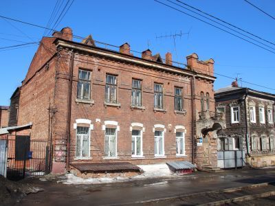 Двухэтажный каменный  флигель усадьбы И.С. Быховского