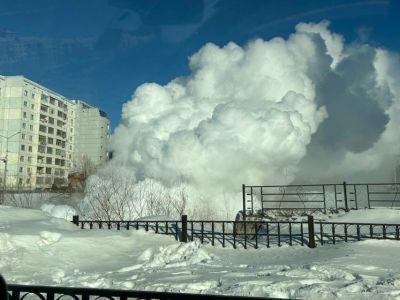 Большое облако пара возникло в Якутске из-за слива теплоносителя