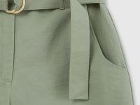 Брюки прямого силуэта с карманами и поясом