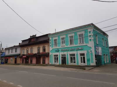 Комплекс жилых домов с лавками