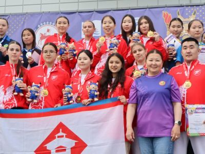 На Спартакиаде учащихся в Якутске наградили легкоатлетов и волейболистов