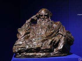 В Якутске открылась выставка «Эволюция образа Толстого: от Ге до Гинцбурга»