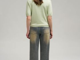 Легкий джемпер полуприлегающего кроя с коротким рукавом