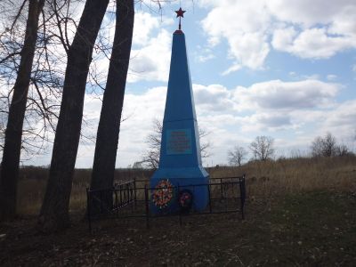 Братская могила воинов отряда Мокряка, погибших в годы гражданской войны (в 1919 г.) в боях с деникинцами