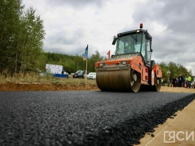 Началось асфальтирование региональной автодороги в Амгинском районе Якутии