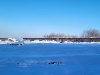 В Оймяконском районе начался ремонт моста через реку Куйдусун
