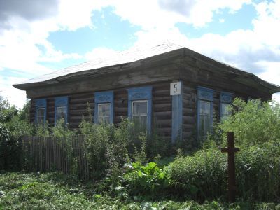 Деревянный жилой дом конца XIX века с глухой резьбой