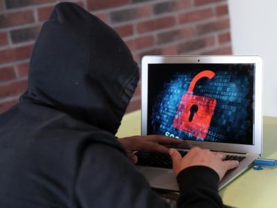 Жители Мирнинского района продолжают попадаться на различные уловки интернет-мошенников