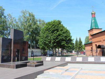 Братская могила 63 советских воинов, погибших в 1943 г. в боях с немецко-фашистскими захватчиками