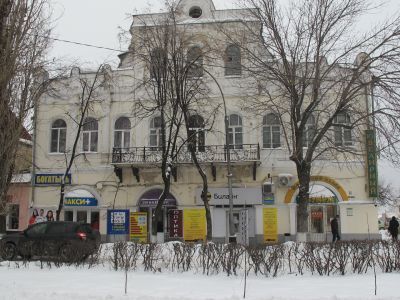 Дом жилой с магазином