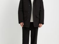 Пуховое полупальто с накладными карманами и капюшоном