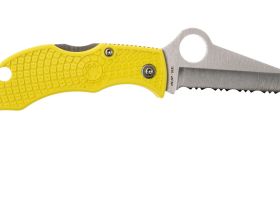 Складной нож-брелок Spyderco Manbug™ Salt Sheepfoot, сталь H1 Satin Serrated, рукоять термопластик FRN, жёлтый