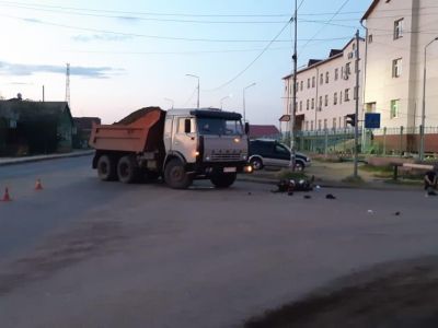 В Нюрбе столкнулись КАМАЗ и мотоцикл под управлением подростка