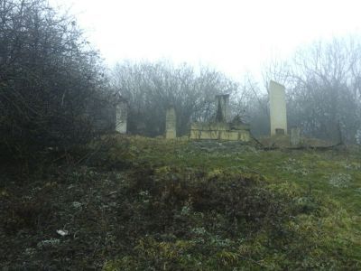 Стелы надмогильные