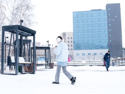 Врач рассказала, как избежать травм в весеннюю гололедицу