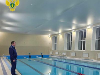 Более 10 детей получили ожоги глаз в бассейне Нерюнгри