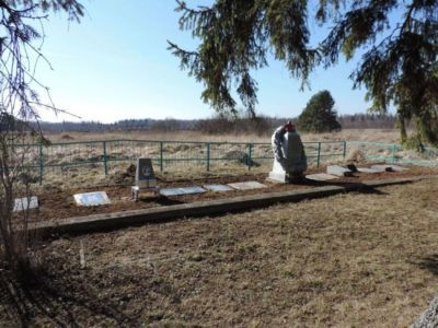 Братская могила советских воинов, погибших в боях с фашистами