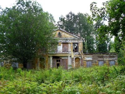 Шесть жилых флигилей