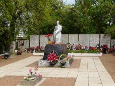 Братское кладбище воинов Советской Армии, погибших в 1944 г.