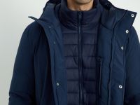 Пуховое полупальто с капюшоном и воротником-стойкой