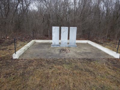 Могила неизвестного солдата, погибшего в боях с фашистскими захватчиками