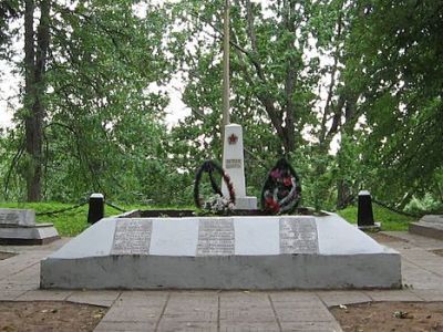 Братская могила борцов за Советскую власть, погибших в 1919 г., и воинов Советской Армии, погибших в 1944 г.