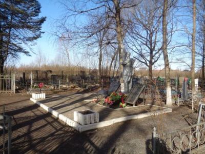 Братская могила воинов Советской Армии, погибших при освобождении г. Новгорода в 1944 году