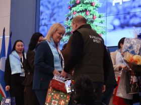 Участники конкурса «Учитель года» передали новогодние подарки для детей из семей участников СВО