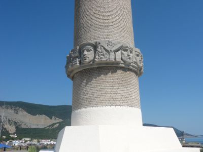Памятник-маяк