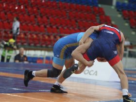 В Якутске стартовал международный турнир Романа Дмитриева по вольной борьбе