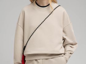 Толстовка объемного кроя из футера