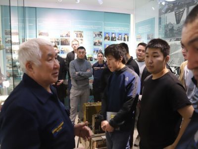 В Якутске курсантам регионального аэромобильного отряда рассказали о процессе подготовки спасателей