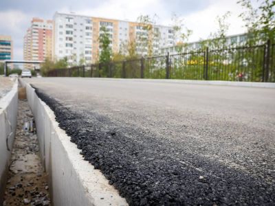 По нацпроекту «Инфраструктура для жизни» обновят дороги к образовательным и досуговым учреждениям