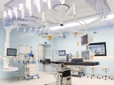 139 единиц оборудования и 45 автомашин получили медучреждения Якутии в этом году