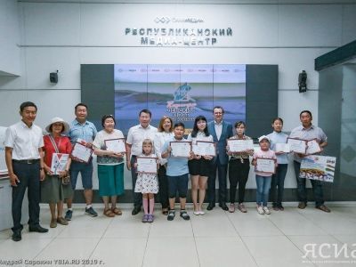 Победителям конкурса «Нарисуем Ленский мост» вручили путевки в центр «Океан»