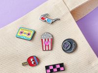 Значок эмалированный "Ракетка"