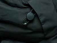 Утеплённая куртка с капюшоном и бесшовной стёжкой, Черный