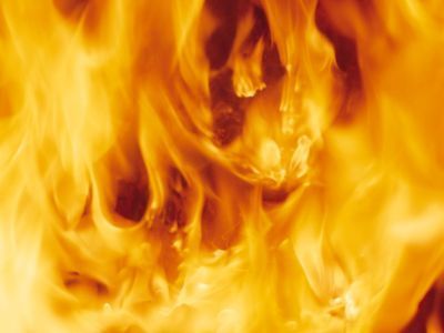 В Якутске возле Сахацирка загорелся частный гараж