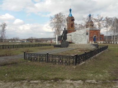 Братская могила советских воинов, погибших в боях с фашистскими захватчиками в 1943 году. Захоронено 53 человека, имена 44 человек установлены. Скульптура советского воина и стела
