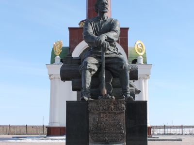 Памятник основателю Якутска Петру Ивановичу Бекетову