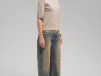 Легкий джемпер полуприлегающего кроя с коротким рукавом