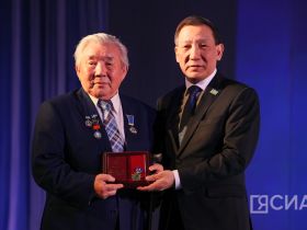 Государственные награды вручили работникам культуры Якутии