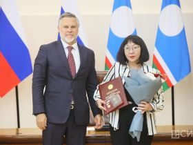 Госнаграды вручили журналистам в День национальной печати