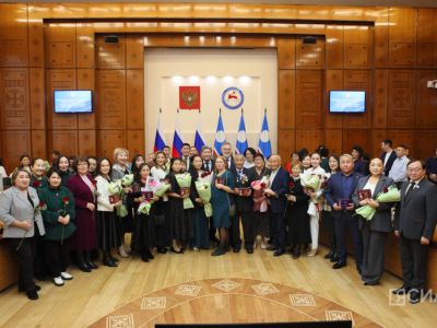 В Якутии 16 многодетных матерей получат государственные награды за воспитание детей