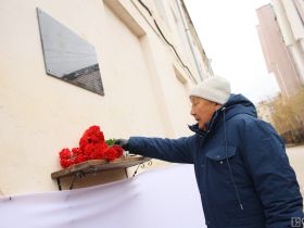 В Якутске открыли мемориальную доску первому директору ГТРК «Саха»
