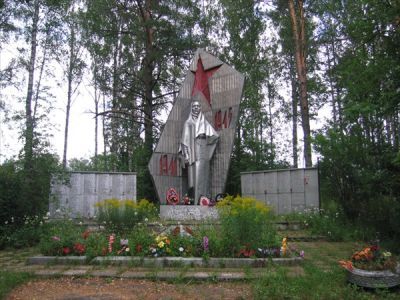 Братская могила воинов Советской Армии, погибших в 1944 г.
